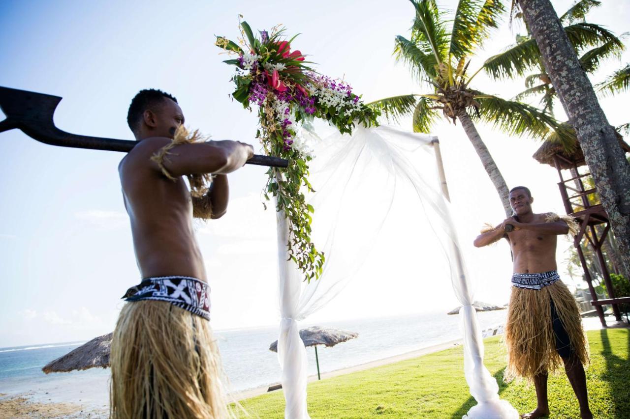 Outrigger Fiji Beach Resort Korotogo Exterior foto A Samoan wedding